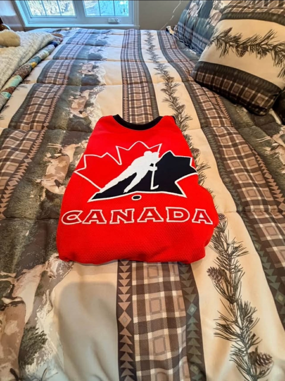 NWOT Canada Red Hockey Sweater